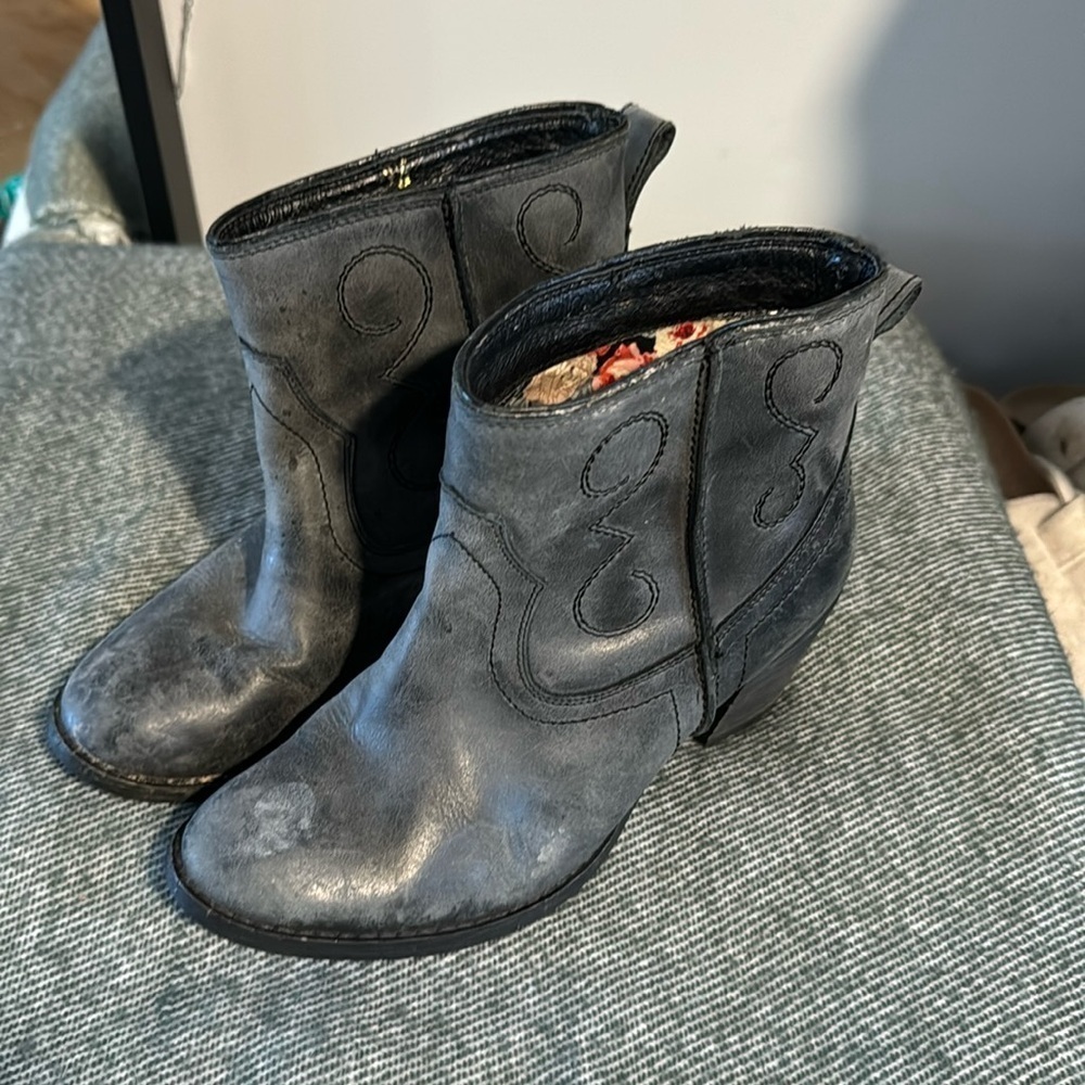 Seychelles Grey Leather Short Cowgirl Booties